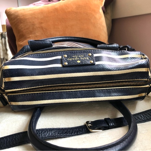 Kate Spade navy/cream pinstriped leather tote bag with crossbody strap - Picture 6 of 11
